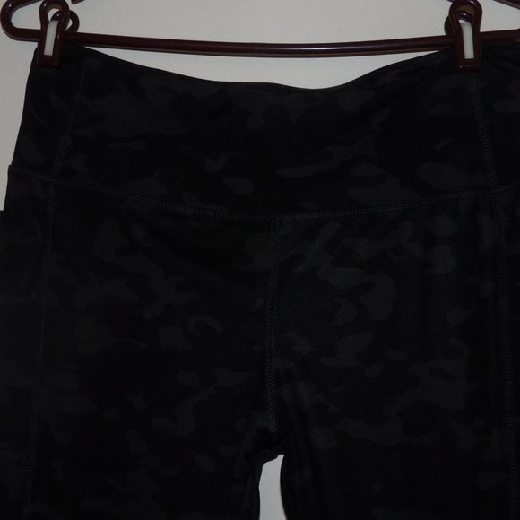 Danskin EUC Dark Camoflage Yoga Exercise Capri Pants Sz XL - Picture 2 of 8